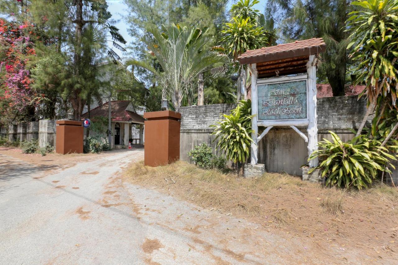 Villa Danialla Beach Resort Kampong Ayer Terjun Pinang Екстериор снимка